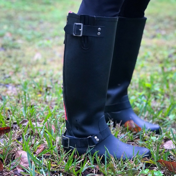 Steve Madden Tsunamii Contrast Zip Rain Boots - Picture 2 of 3